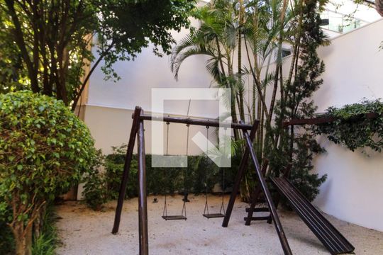 Comprar apartamento mobiliado no Jardim Paulista com 3 quartos, academia e piscina. — Área comum - Playground