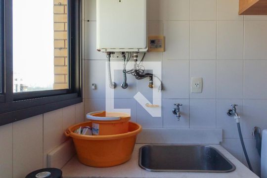 Comprar apartamento mobiliado no Jardim Paulista com 3 quartos, academia e piscina. — Área de Serviço