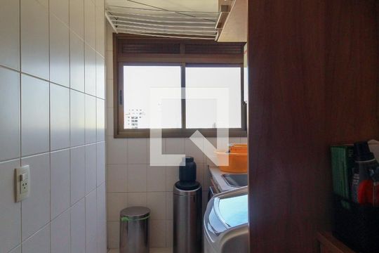 Comprar apartamento mobiliado no Jardim Paulista com 3 quartos, academia e piscina. — Área de Serviço