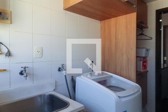 Comprar apartamento mobiliado no Jardim Paulista com 3 quartos, academia e piscina. — Área de Serviço