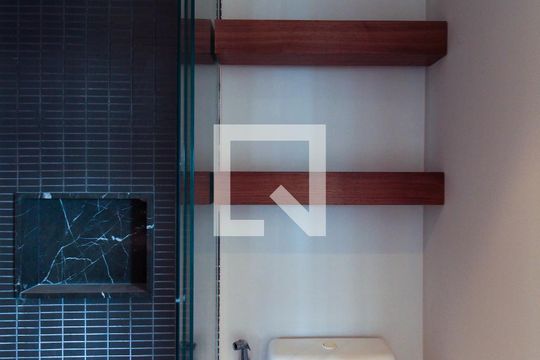 Comprar apartamento mobiliado no Jardim Paulista com 3 quartos, academia e piscina. — Banheiro 2