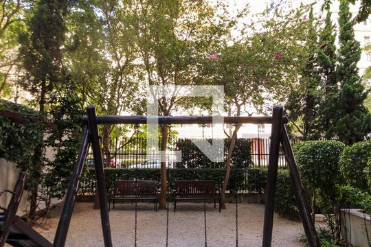 Comprar apartamento mobiliado no Jardim Paulista com 3 quartos, academia e piscina. — Área comum - Playground
