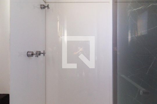 Comprar apartamento mobiliado no Jardim Paulista com 3 quartos, academia e piscina. — Banheiro da Suíte