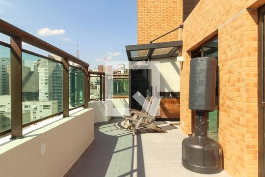 Comprar apartamento mobiliado no Jardim Paulista com 3 quartos, academia e piscina. — Varanda