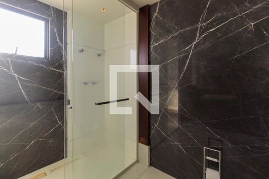Comprar apartamento mobiliado no Jardim Paulista com 3 quartos, academia e piscina. — Banheiro da Suíte