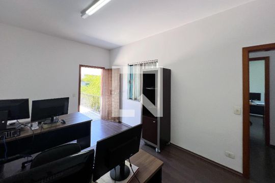Casa em Indianópolis com 5 quartos, 2 suítes. Oportunidades para comprar. — Quarto 4