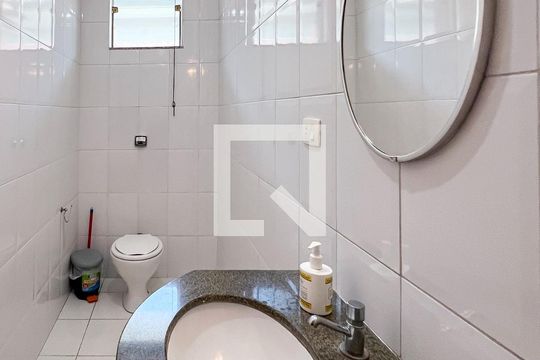 Casa em Indianópolis com 5 quartos, 2 suítes. Oportunidades para comprar. — Lavabo 3
