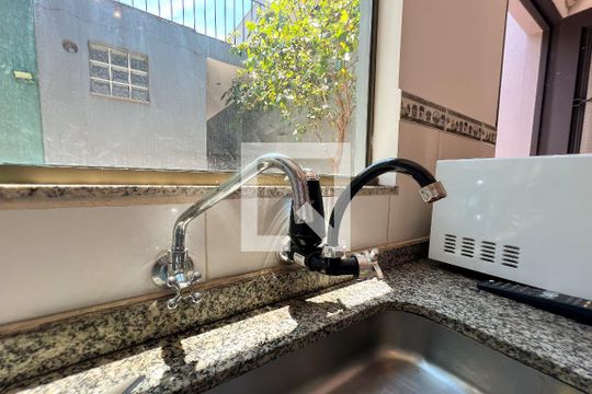 Casa em Indianópolis com 5 quartos, 2 suítes. Oportunidades para comprar. — Cozinha