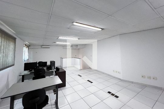 Casa em Indianópolis com 5 quartos, 2 suítes. Oportunidades para comprar. — Salão de Festas
