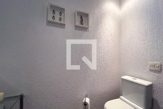 Casa em Indianópolis com 5 quartos, 2 suítes. Oportunidades para comprar. — Lavabo