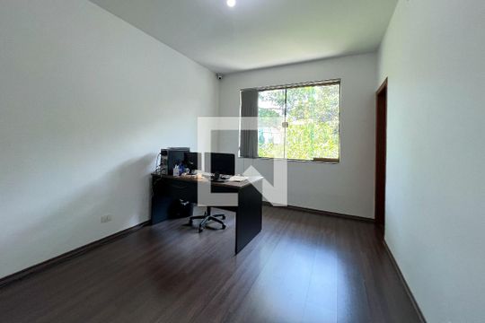 Casa em Indianópolis com 5 quartos, 2 suítes. Oportunidades para comprar. — Suite 1