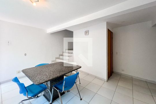 Casa em Indianópolis com 5 quartos, 2 suítes. Oportunidades para comprar. — Cozinha