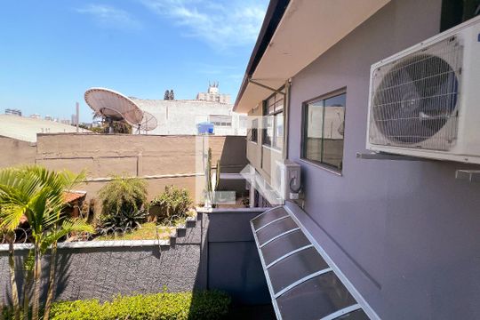 Casa em Indianópolis com 5 quartos, 2 suítes. Oportunidades para comprar. — Vista
