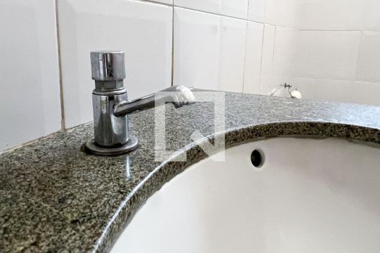 Casa em Indianópolis com 5 quartos, 2 suítes. Oportunidades para comprar. — Lavabo 4