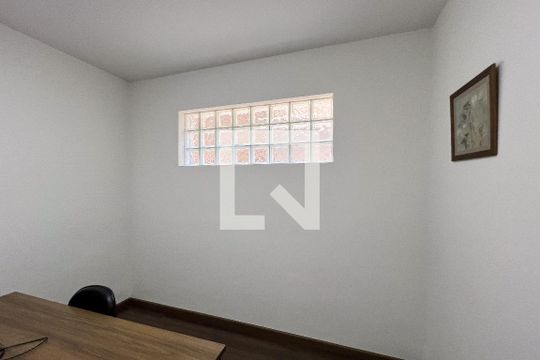 Casa em Indianópolis com 5 quartos, 2 suítes. Oportunidades para comprar. — Sala 3