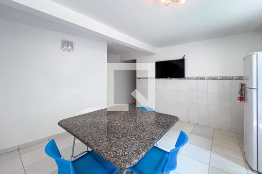 Casa em Indianópolis com 5 quartos, 2 suítes. Oportunidades para comprar. — Cozinha
