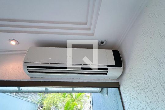 Casa em Indianópolis com 5 quartos, 2 suítes. Oportunidades para comprar. — Sala 2