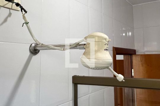 Casa em Indianópolis com 5 quartos, 2 suítes. Oportunidades para comprar. — Banheiro da Suíte 1