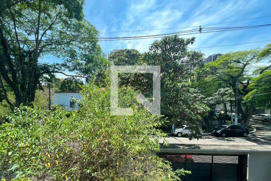 Casa em Indianópolis com 5 quartos, 2 suítes. Oportunidades para comprar. — Vista
