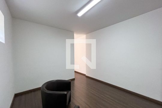 Casa em Indianópolis com 5 quartos, 2 suítes. Oportunidades para comprar. — Corredor