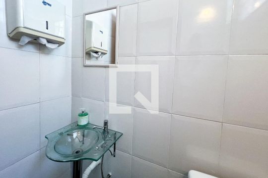 Casa em Indianópolis com 5 quartos, 2 suítes. Oportunidades para comprar. — Lavabo 2