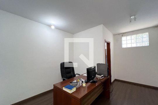 Casa em Indianópolis com 5 quartos, 2 suítes. Oportunidades para comprar. — Sala 4