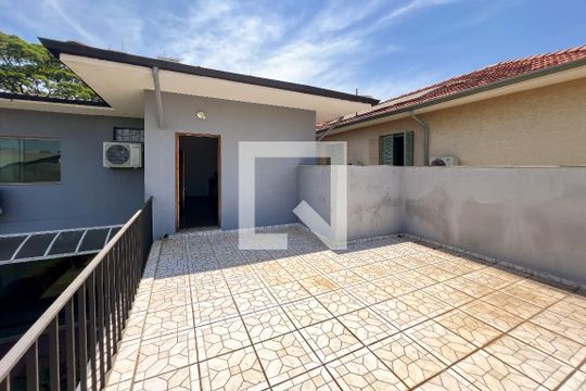 Casa em Indianópolis com 5 quartos, 2 suítes. Oportunidades para comprar. — Varanda