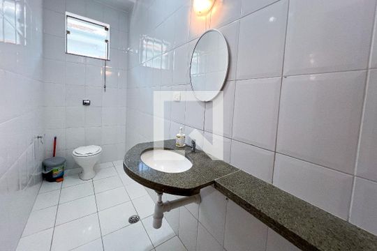 Casa em Indianópolis com 5 quartos, 2 suítes. Oportunidades para comprar. — Lavabo 3