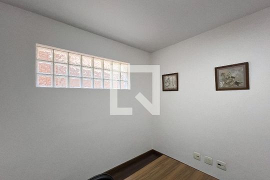 Casa em Indianópolis com 5 quartos, 2 suítes. Oportunidades para comprar. — Sala 3