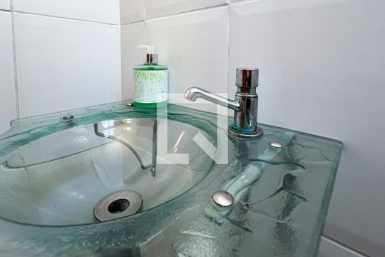Casa em Indianópolis com 5 quartos, 2 suítes. Oportunidades para comprar. — Lavabo 2