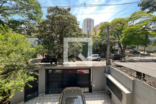 Casa em Indianópolis com 5 quartos, 2 suítes. Oportunidades para comprar. — Vista