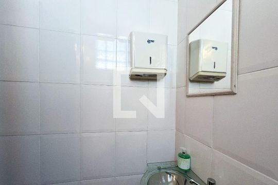 Casa em Indianópolis com 5 quartos, 2 suítes. Oportunidades para comprar. — Lavabo 2
