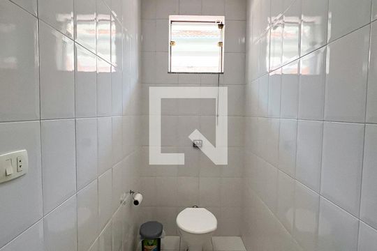 Casa em Indianópolis com 5 quartos, 2 suítes. Oportunidades para comprar. — Lavabo 4