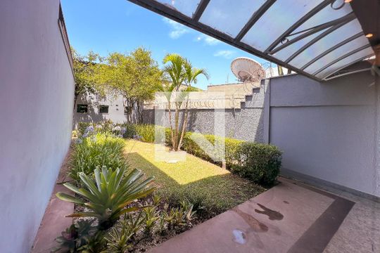 Casa em Indianópolis com 5 quartos, 2 suítes. Oportunidades para comprar. — Vista