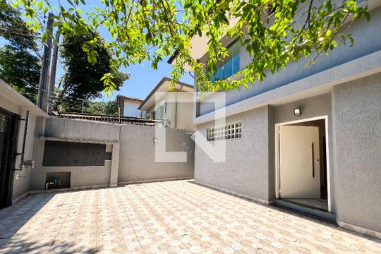 Casa em Indianópolis com 5 quartos, 2 suítes. Oportunidades para comprar. — Garagem