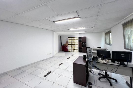 Casa em Indianópolis com 5 quartos, 2 suítes. Oportunidades para comprar. — Salão de Festas
