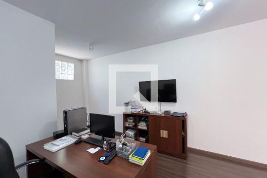 Casa em Indianópolis com 5 quartos, 2 suítes. Oportunidades para comprar. — Sala 4