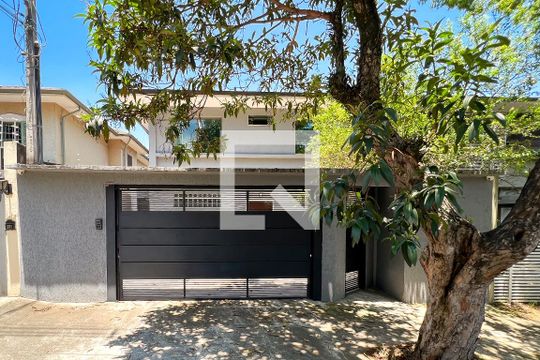 Casa em Indianópolis com 5 quartos, 2 suítes. Oportunidades para comprar. — Fachada