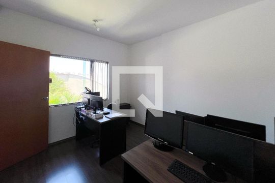 Casa em Indianópolis com 5 quartos, 2 suítes. Oportunidades para comprar. — Quarto 3