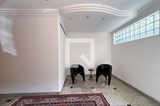 Casa em Indianópolis com 5 quartos, 2 suítes. Oportunidades para comprar. — Hall