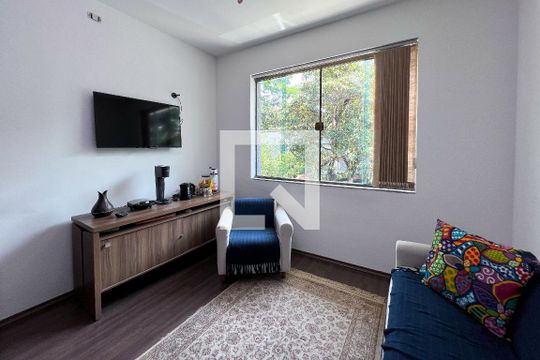 Casa em Indianópolis com 5 quartos, 2 suítes. Oportunidades para comprar. — Quarto 1
