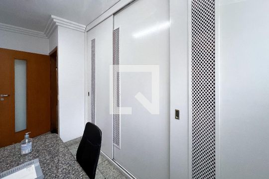 Casa em Indianópolis com 5 quartos, 2 suítes. Oportunidades para comprar. — Sala 1