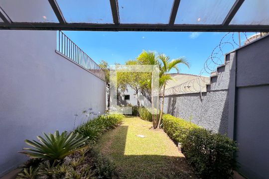 Casa em Indianópolis com 5 quartos, 2 suítes. Oportunidades para comprar. — Vista