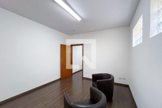 Casa em Indianópolis com 5 quartos, 2 suítes. Oportunidades para comprar. — Corredor