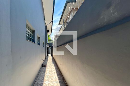 Casa em Indianópolis com 5 quartos, 2 suítes. Oportunidades para comprar. — Corredor