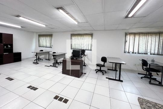 Casa em Indianópolis com 5 quartos, 2 suítes. Oportunidades para comprar. — Salão de Festas