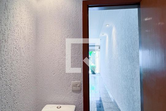 Casa em Indianópolis com 5 quartos, 2 suítes. Oportunidades para comprar. — Lavabo