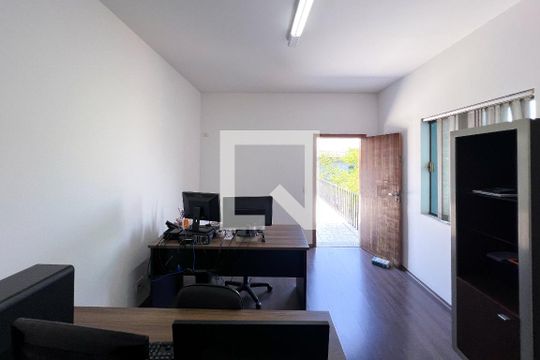 Casa em Indianópolis com 5 quartos, 2 suítes. Oportunidades para comprar. — Quarto 4