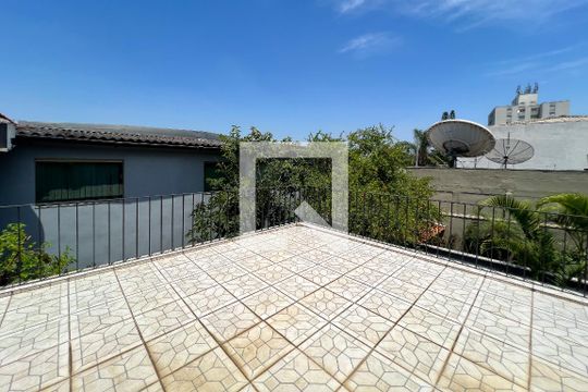 Casa em Indianópolis com 5 quartos, 2 suítes. Oportunidades para comprar. — Varanda