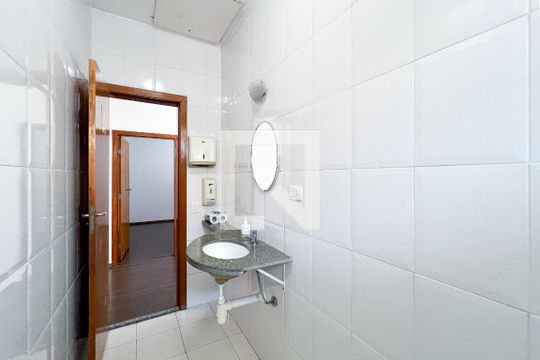 Casa em Indianópolis com 5 quartos, 2 suítes. Oportunidades para comprar. — Lavabo 4